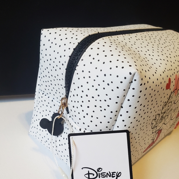 Disney Mickey and Minnie Love Valentine's Cosmetic Toiletries Bag - Picture 4 of 6